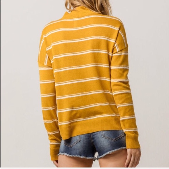 🌴🌼RVCA- ARMED SWEATER🌼🌴 - Picture 6 of 8